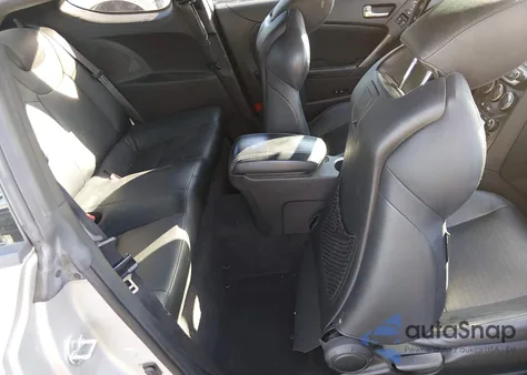 2013 Hyundai Genesis 3.8 Grand Touring z USA, uszkodzony, nr VIN KMHHU6KJ7DU104804